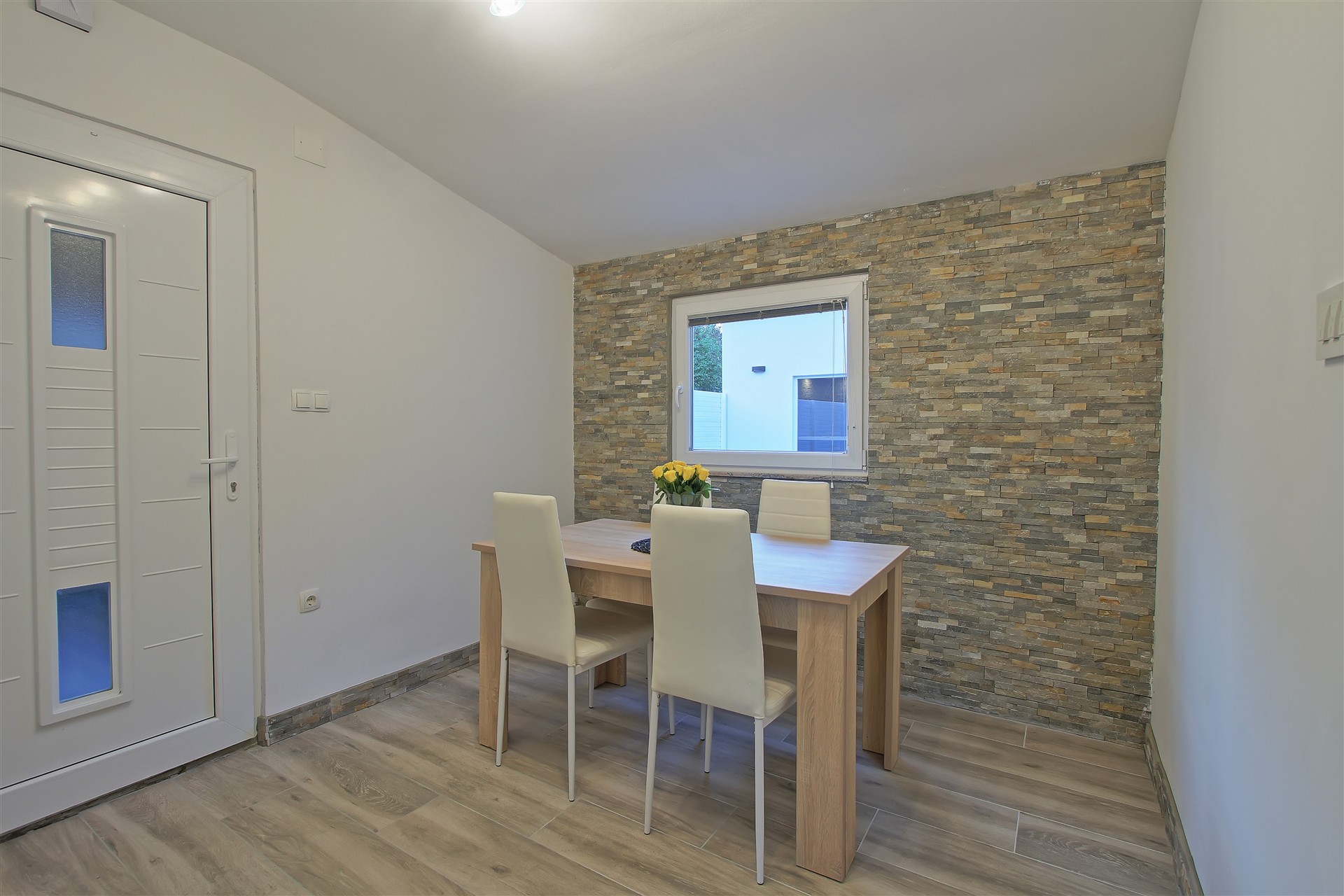 Guesthouse L&K u Brinju — Kuhinja i blagovaonica
