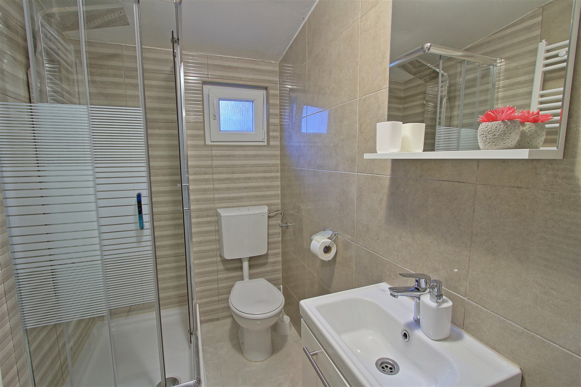Guesthouse L&K u Brinju — Kupaonica