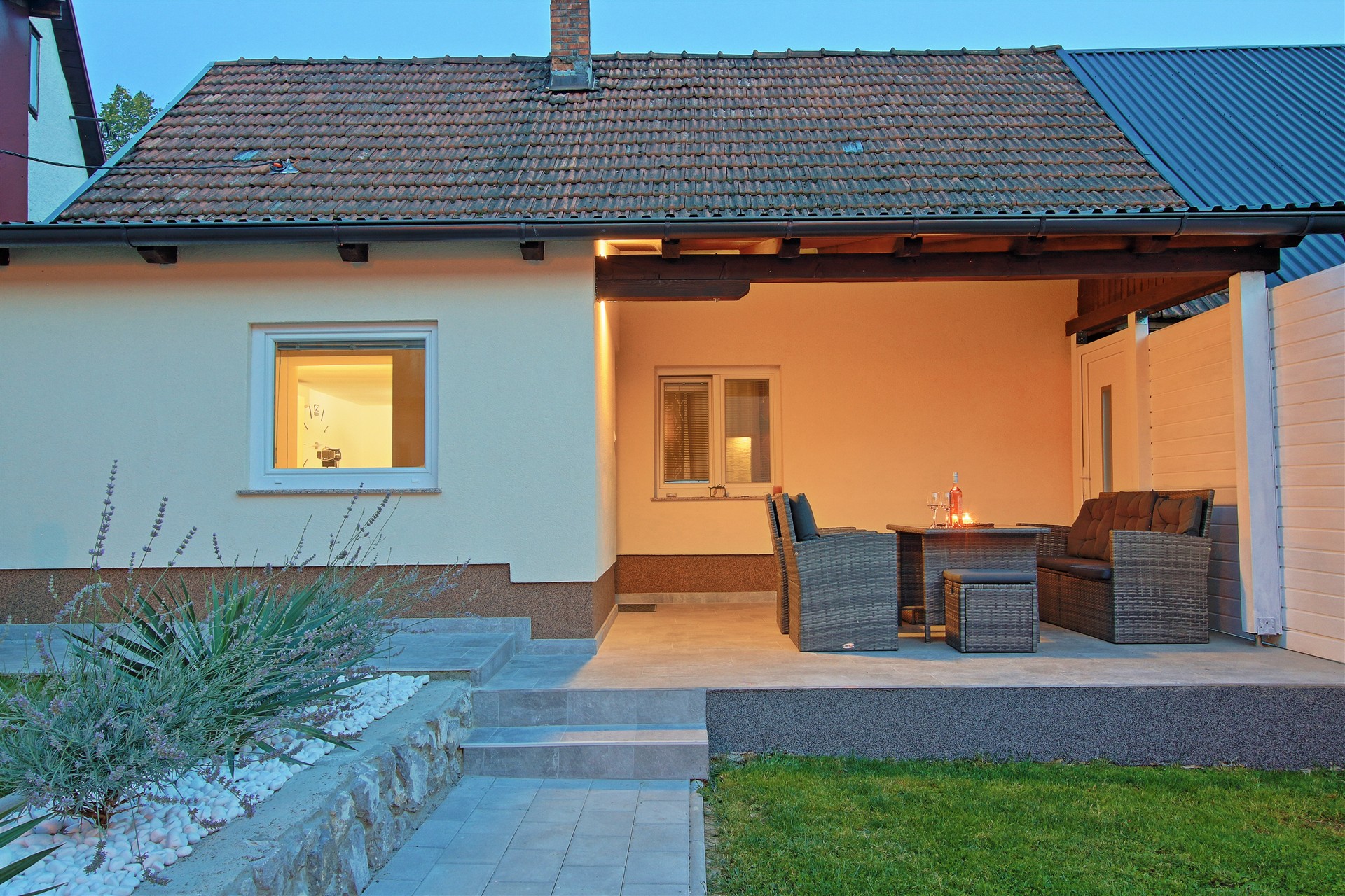 Guesthouse L&K u Brinju — Terasa i dvorište